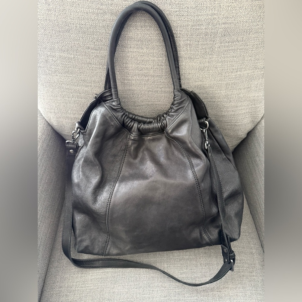 SoHo Bags Italy Hobo Style Black
Shoulder/Crossbody